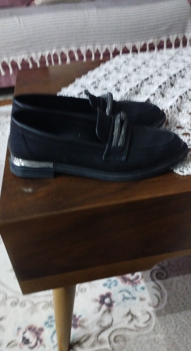 Siyah Parlak Deri Zincir Detaylı Kadın Loafer - Görsel 3