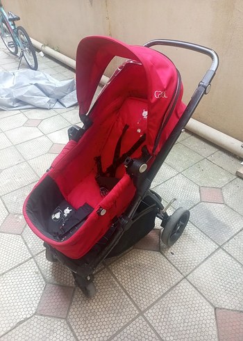 Kırmızı Bebek Arabası