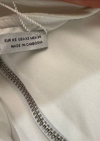 34 Beden Beyaz Straplez Kemerli Mini Tulum