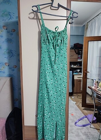 Yeşil çiçekli elbise