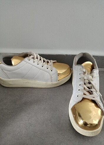 37 Beden Gold detay spor ayakkabı
