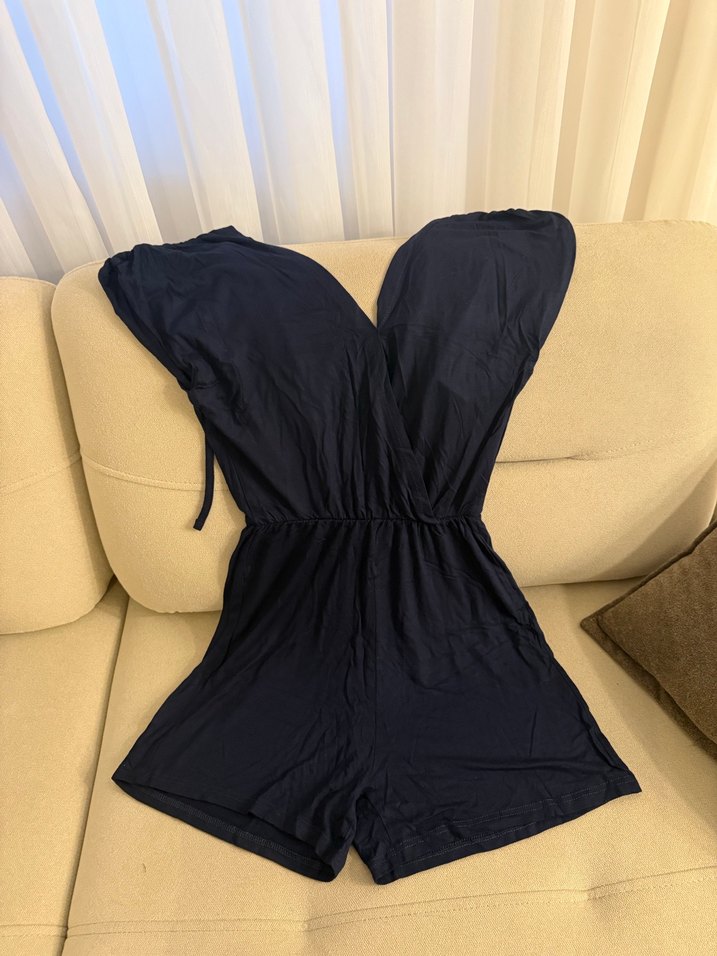 Siyah V Yaka Drapeli Kadın Tulum - Görsel 3