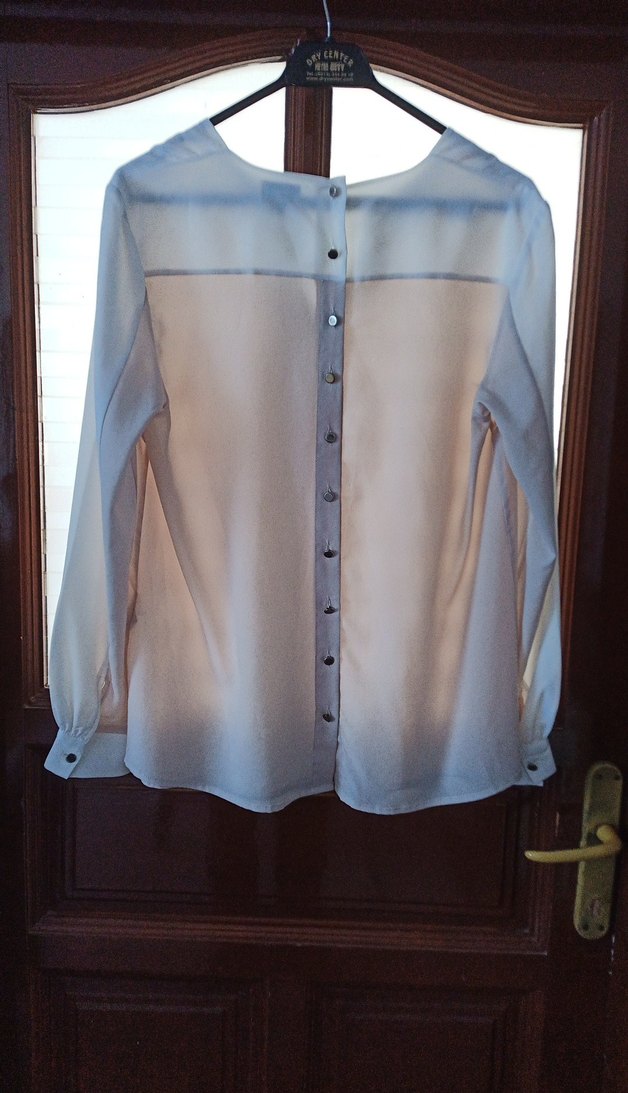 Bej V Yakalı Kadın Uzun Kollu Gömlek - Görsel 2