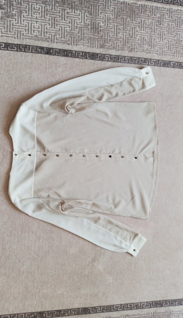 Bej V Yakalı Kadın Uzun Kollu Gömlek - Görsel 4