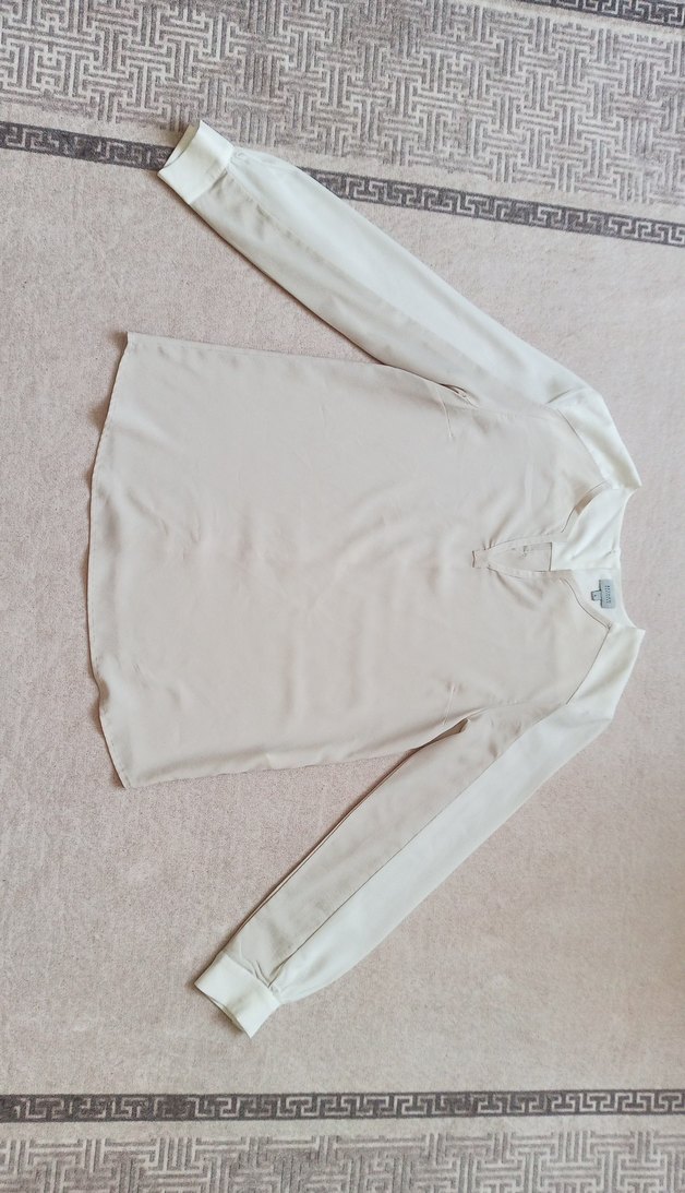 Bej V Yakalı Kadın Uzun Kollu Gömlek - Görsel 3