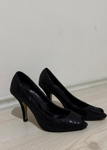 Siyah Yılan Desenli Parlak Stiletto