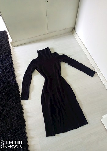 38 Beden boğazlı yırtmaçlı kalem elbise
