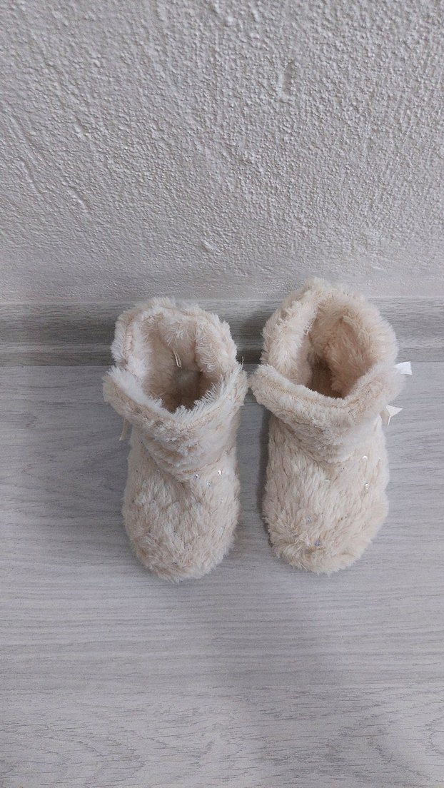 Kızlar için Beyaz Kürklü Sıcak Ev Terlikleri - Görsel 2