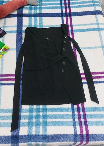 Kemer Detaylı Siyah Midi Mini Etek - Görsel 3