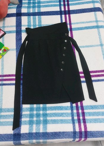 Kemer Detaylı Siyah Midi Mini Etek - Görsel 2