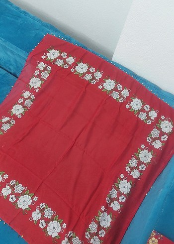 Çiçek Desenli Kırmızı Kadın Fular - Görsel 7