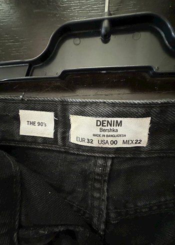32 Beden siyah Renk Bershka Yırtıklı Siyah Pantolon