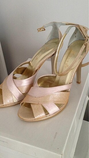 Gold ve roz rengi abiye ayakkabı