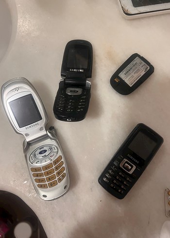 Eski telefonlar tuşlu telefonlar
