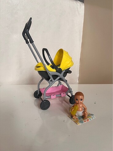 Beden Barbie?nin bebek arabası