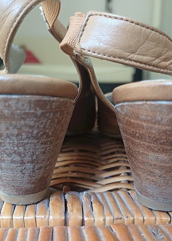 Bej Deri Dolgu Topuklu Vintage Kadın Ayakkabı - Görsel 3