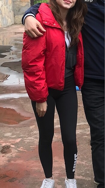 xs Beden kırmızı Renk Bershka mont