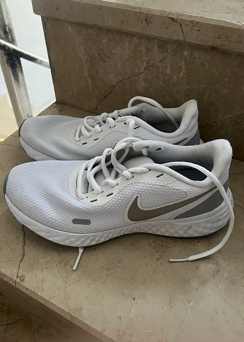 Nike beyaz ayakkabı