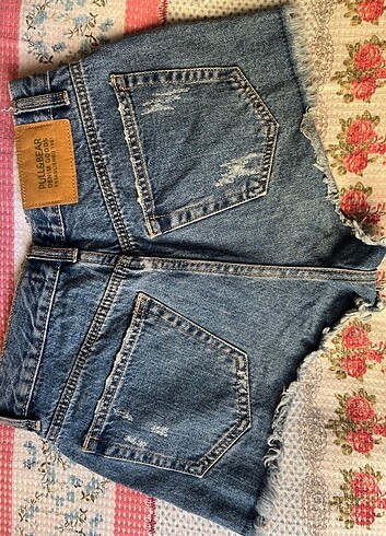 Pull and Bear Mini yırtık şort