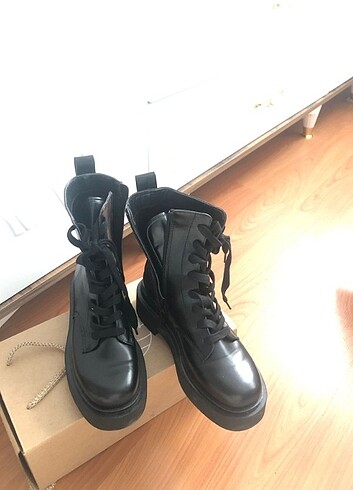 H&M Siyah postal bot