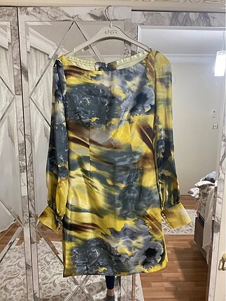 @zara Uzun kollu kısa elbise?