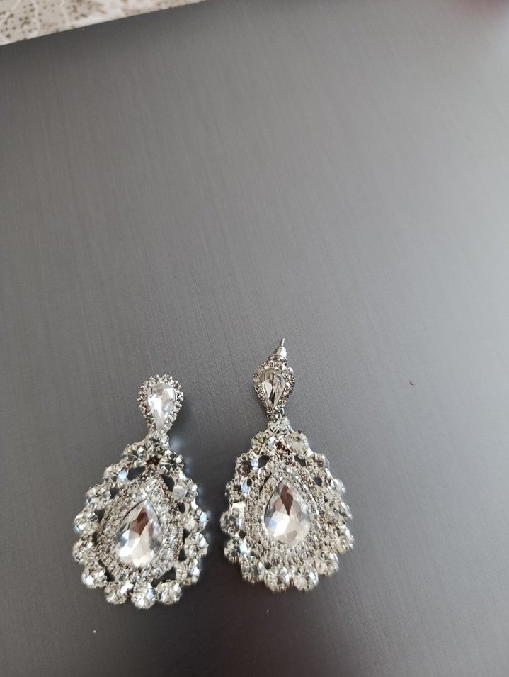 Beyaz Mini İşlemeli Payetli Gelin Küpeleri - Görsel 3