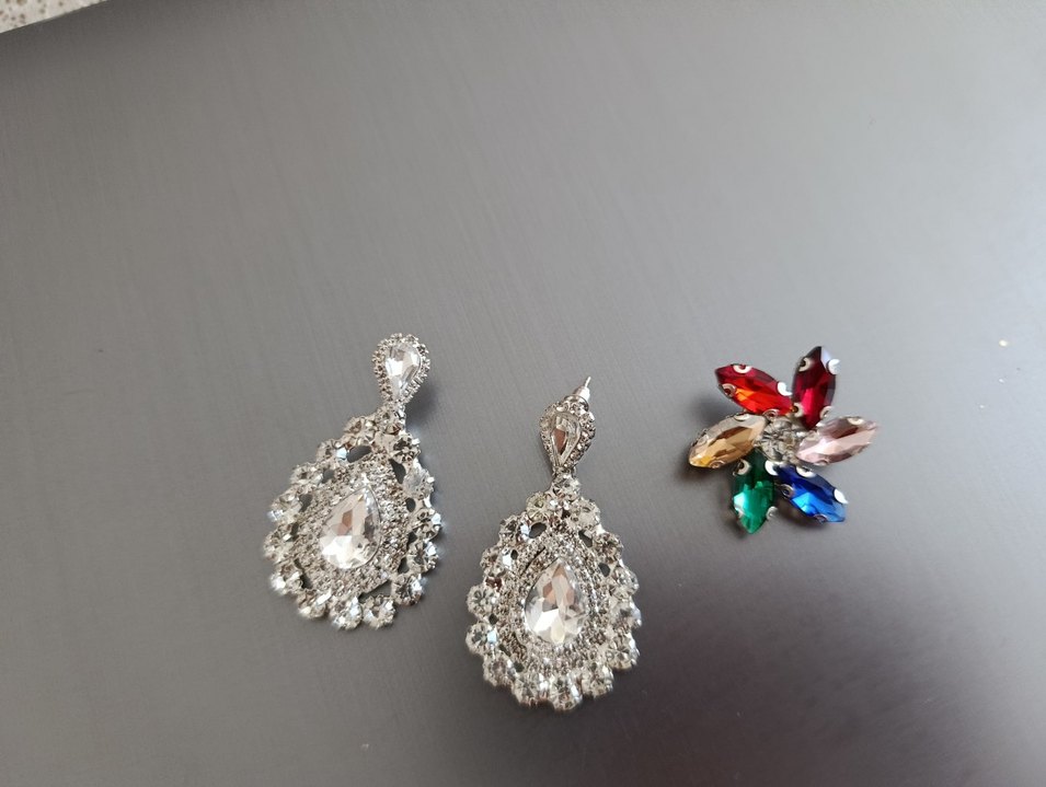 Beyaz Mini İşlemeli Payetli Gelin Küpeleri - Görsel 4