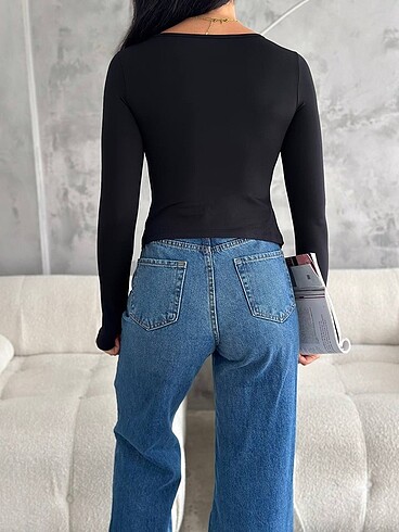 Bershka Ön dekolte siyah crop üst bluz