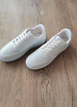 BEYAZ SNEAKER 
