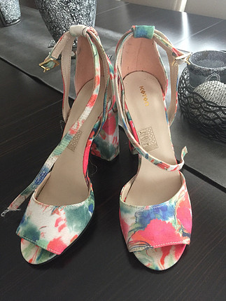 Koton çiçekli topuklu ayakkabı