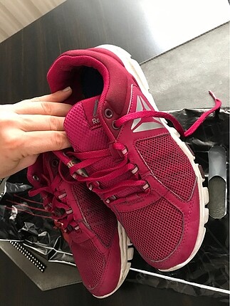 Reebok yürüyüş ayakkabısı