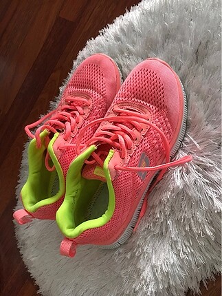 Skechers spor ayakkabı