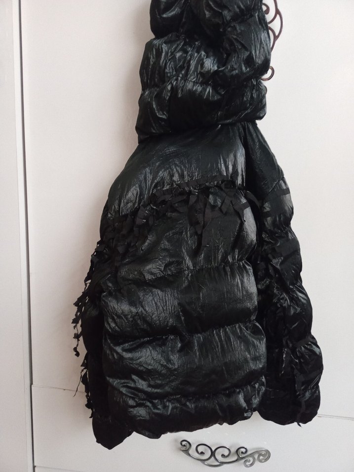 Siyah Kapüşonlu Kız çocuk şişme mont - Görsel 3