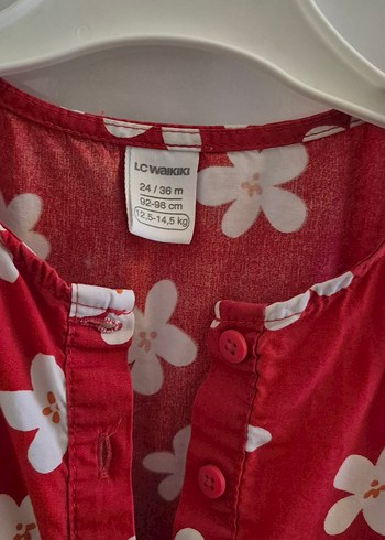 Kız Çocuk Kırmızı Çiçekli Düğmeli Elbise - Görsel 2