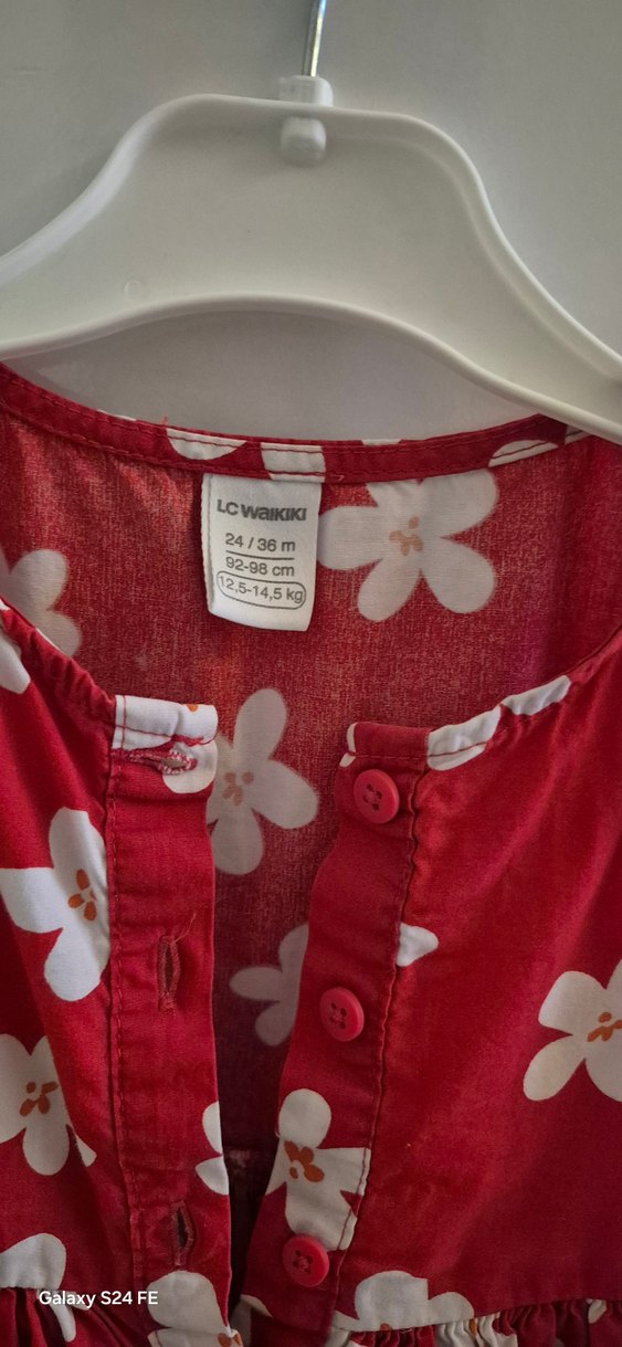 Kız Çocuk Kırmızı Çiçekli Düğmeli Elbise - Görsel 2