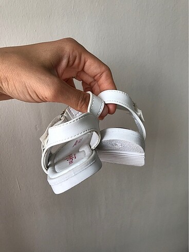 21 Beden beyaz Renk Sandalet