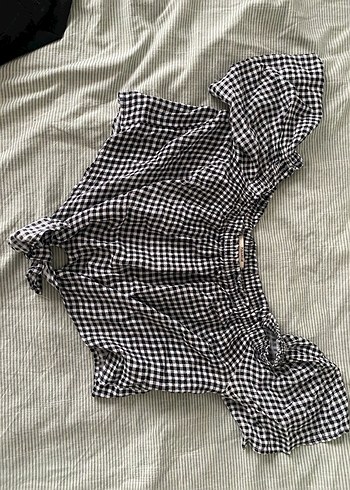 siyah beyaz kareli fırfırlı bluz pull and bear - Görsel 2