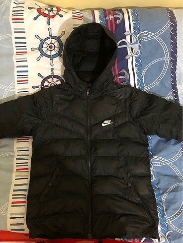 Nike Mont