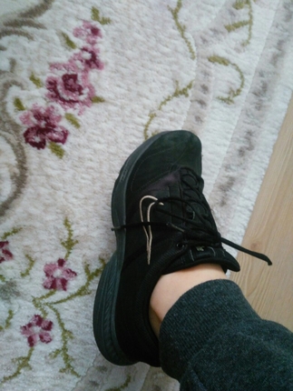 siyah nike ayakkabi sadece spor salonunda giymiştim disarida giy