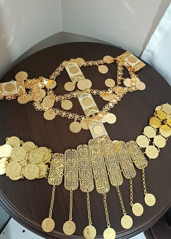 Zara altın görünümlü kemer ve kolye bir kez kullanılmış