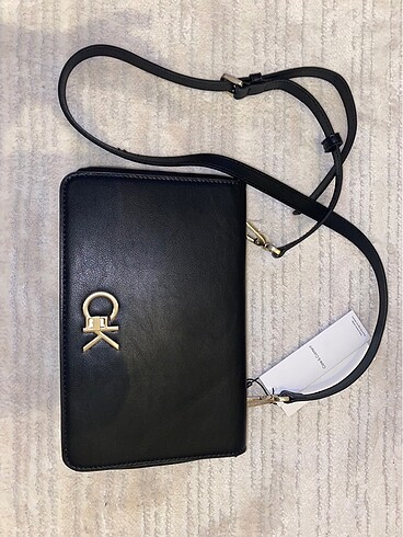 Calvin Klein kol çantası