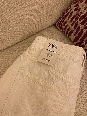 38 Beden Zara sıfır etiketli beyaz pantolon
