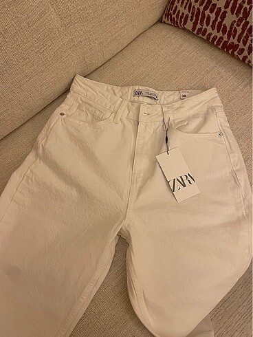 38 Beden beyaz Renk Zara sıfır etiketli beyaz pantolon