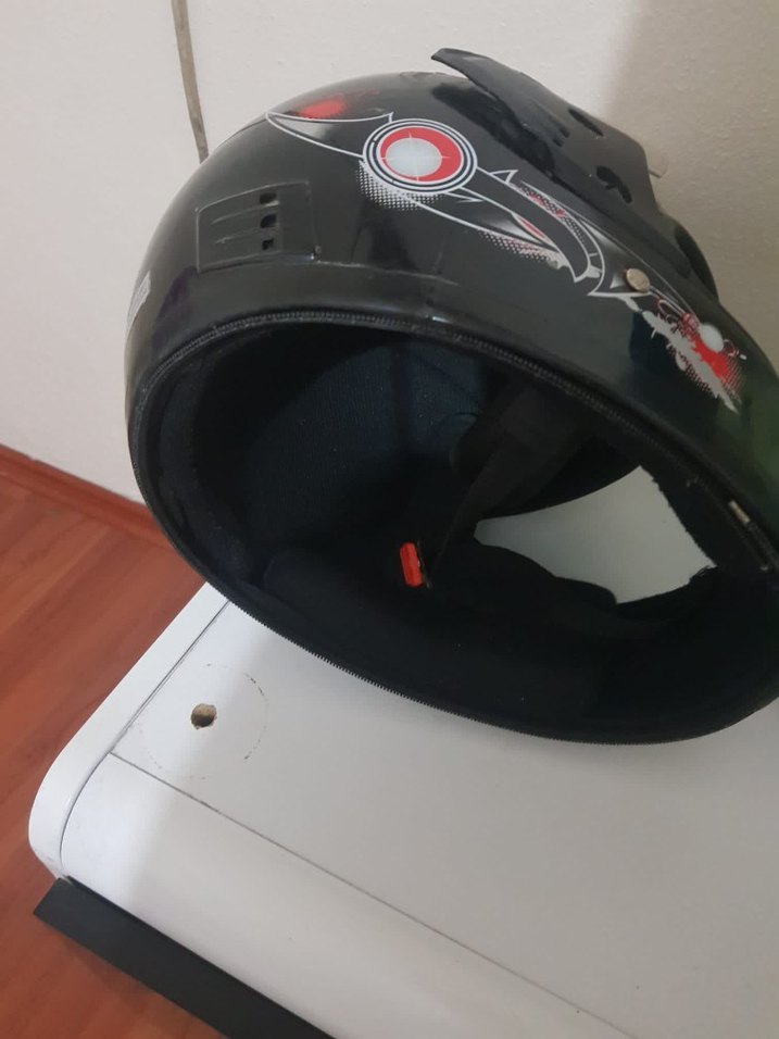 Kilitli Siyah Baskılı Motosiklet Kaskı - Görsel 3