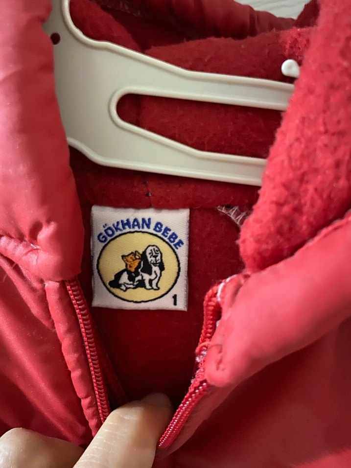 Kırmızı Kapüşonlu Erkek Çocuk Mont - Görsel 2