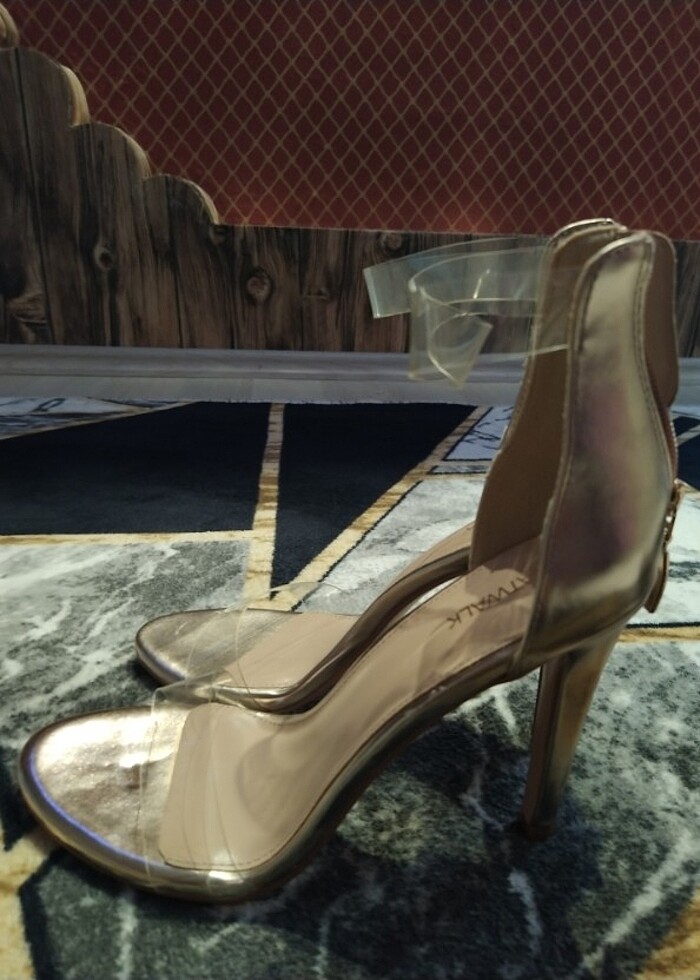 Şeffaf ayakkabı - Görsel 2