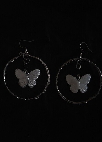 Diğer butterfly in a thorn cage küpe