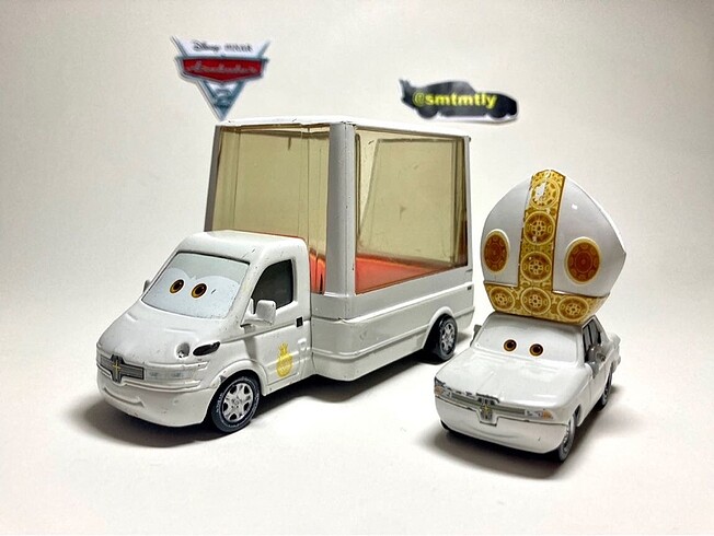 Cars 2 / Pope Pinion IV - The Popemobile