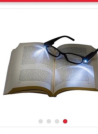 Kitap okuma gözlüğü ve defter