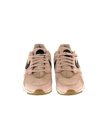38 Beden Nike Spor Ayakkabı %70 İndirimli.